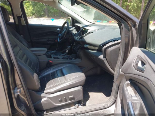 1FMCU9JD5HUD71601 Ford Escape Titanium
