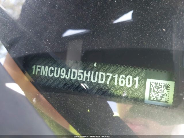 1FMCU9JD5HUD71601 Ford Escape Titanium