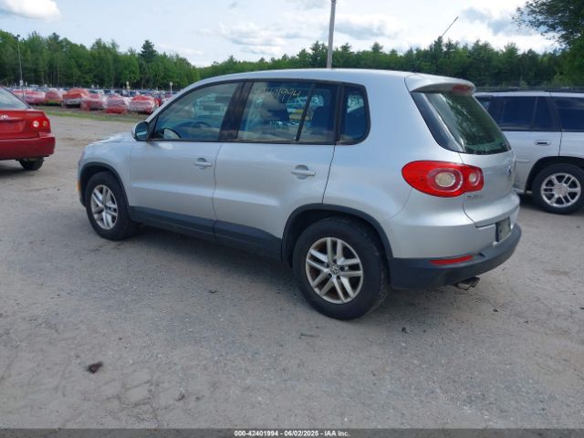 2011 VOLKSWAGEN TIGUAN WVGBV7AX5BW548053 Photo 2