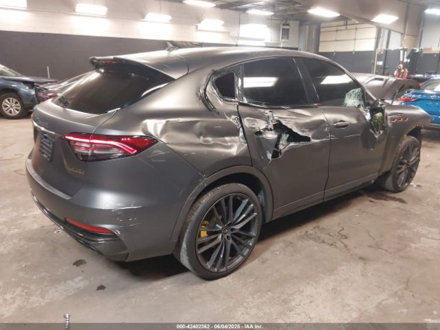 2022 MASERATI LEVANTE ZN661ZUT4NX387004 Photo 3