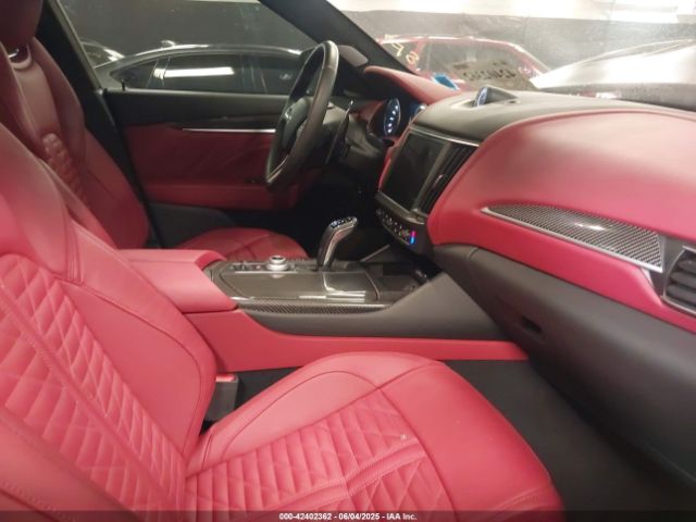 2022 MASERATI LEVANTE ZN661ZUT4NX387004 Photo 4
