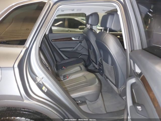 WA1ANAFY5J2177717 Audi Q5 2.0t Premium/2.0t Tech Premium