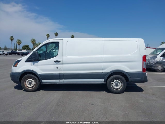 1FTYE1YM5GKB35426 Ford 2016