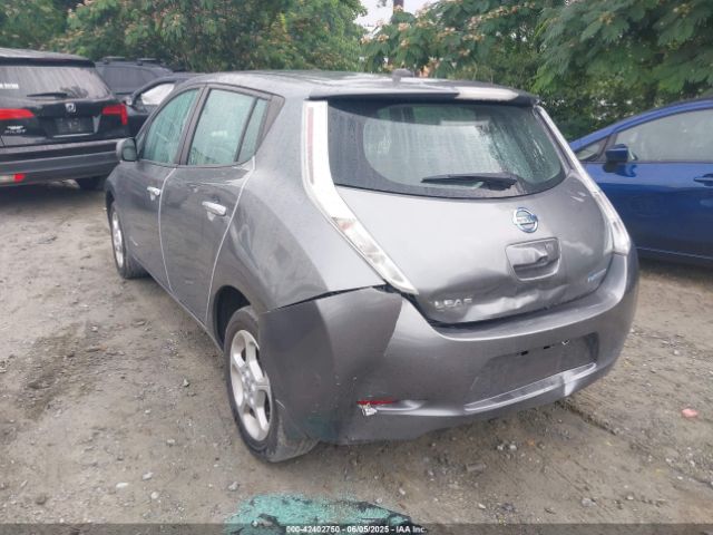 1N4AZ0CP8FC300885 Nissan Leaf