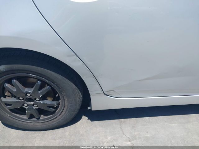JTDKN3DU0F0415952 Toyota Prius Two