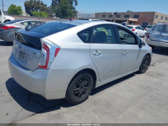 JTDKN3DU0F0415952 Toyota Prius Two