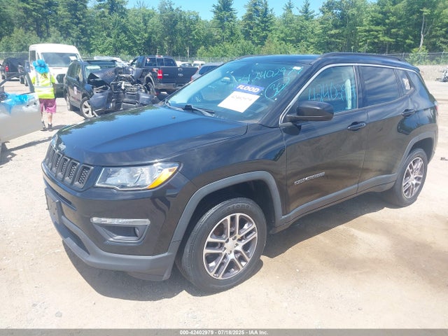 Jeep Compass 2018 3C4NJDBB9JT103883 Image 2