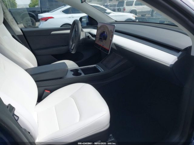 2023 TESLA MODEL Y 7SAYGDEE5PA102285 Photo 4