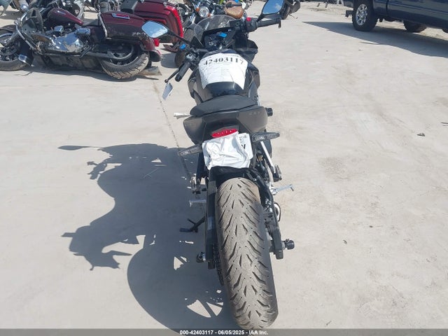 JS1EM13B9S7100129 Suzuki Fra1