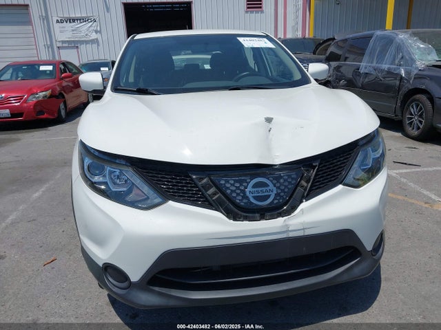 JN1BJ1CP1JW183494 Nissan Rogue Sport S