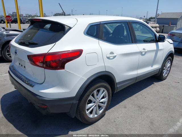 JN1BJ1CP1JW183494 Nissan Rogue Sport S