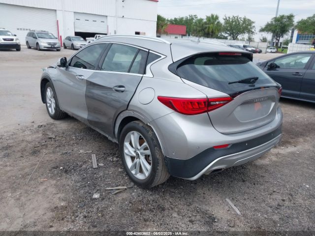 2018 INFINITI QX30 SJKCH5CP5JA049408 Photo 2