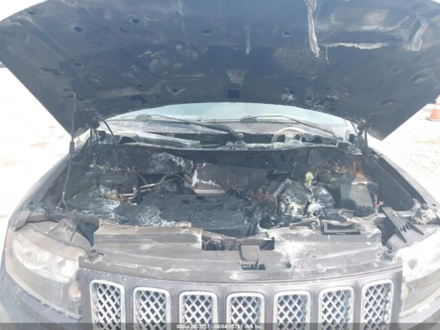 1C4NJDEB3ED904770 Jeep Compass Latitude