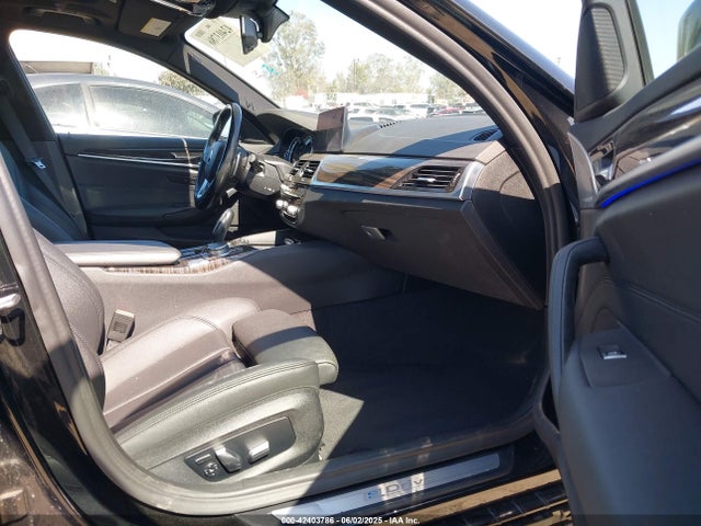 WBAJA9C51KB398935 BMW 2019