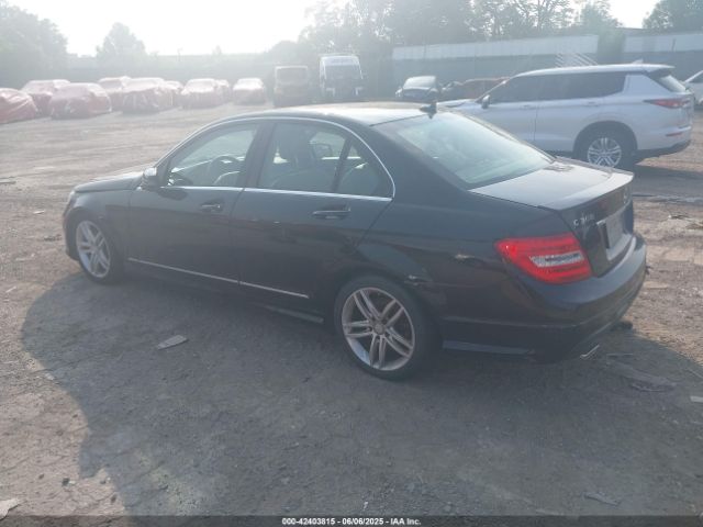 2013 MERCEDES-BENZ C 300 WDDGF8AB7DR287761 Photo 2