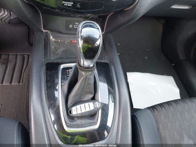 2018 NISSAN ROGUE 5N1AT2MT9JC737821 Photo 10
