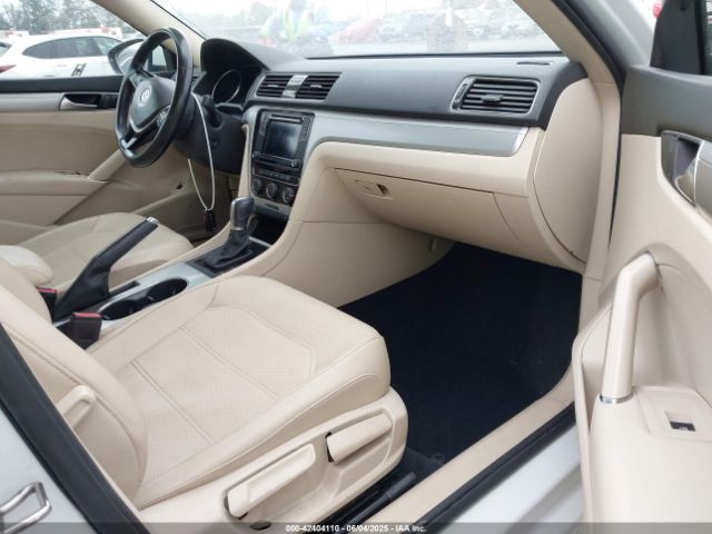 1VWLA7A38KC004758 Volkswagen Passat 2.0t Wolfsburg Edition