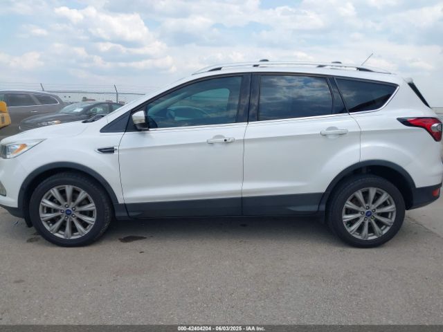 1FMCU0J93HUE55035 Ford Escape Titanium