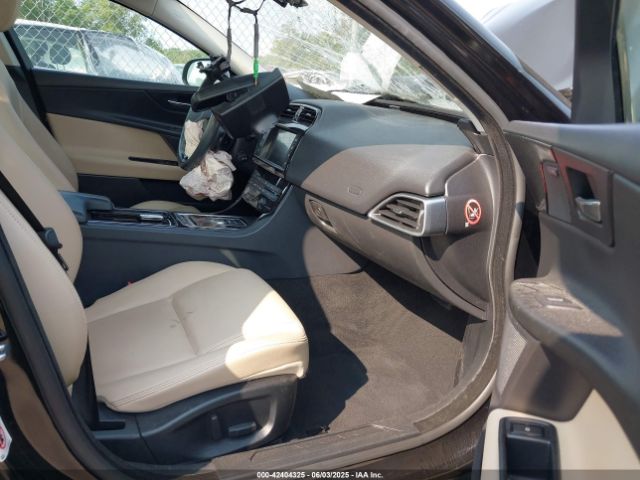 2018 JAGUAR XE SAJAJ4FN7JCP28038 Photo 4
