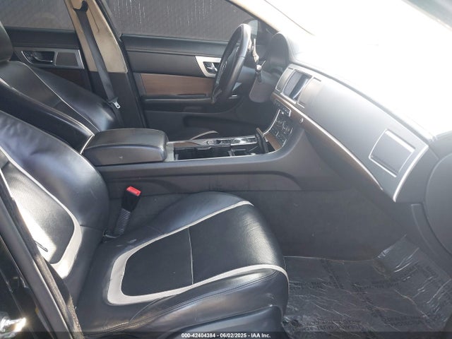 2015 JAGUAR XF SAJWA0F78F8U87889 Photo 4