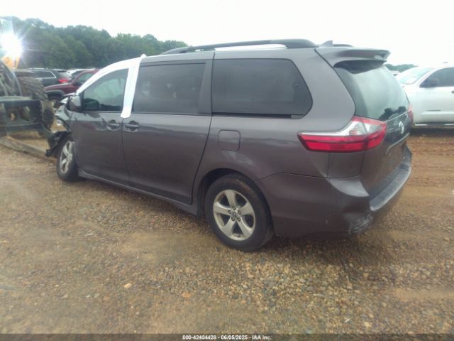 2020 TOYOTA SIENNA 5TDKZ3DC3LS070453 Photo 2