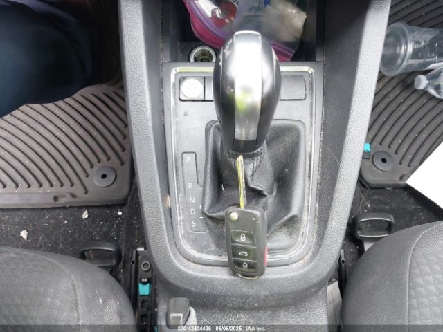 3VW2K7AJ9FM241528 Volkswagen 2015