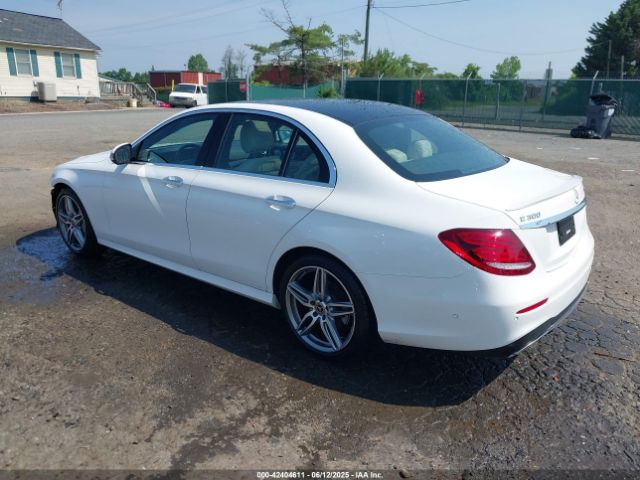 2018 MERCEDES-BENZ E 300 WDDZF4KB4JA370171 Photo 2
