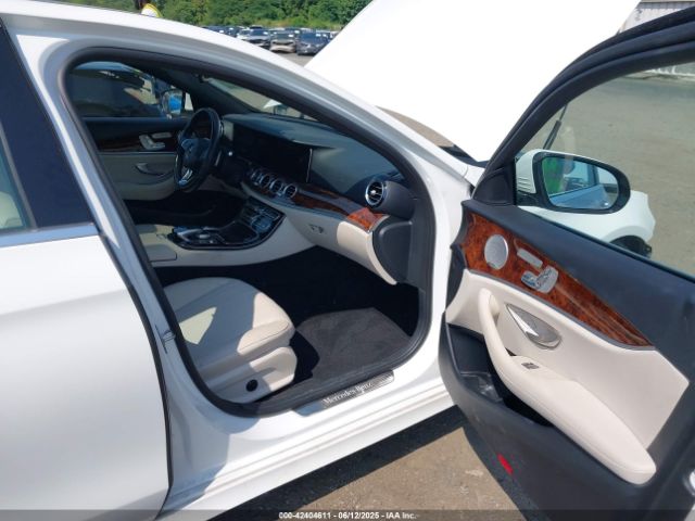 2018 MERCEDES-BENZ E 300 WDDZF4KB4JA370171 Photo 4