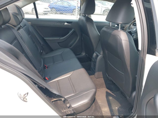 3VWD17AJ4EM288282 Volkswagen Jetta 1.8t Se