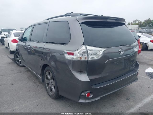 2017 TOYOTA SIENNA 5TDXZ3DC9HS809810 Photo 2