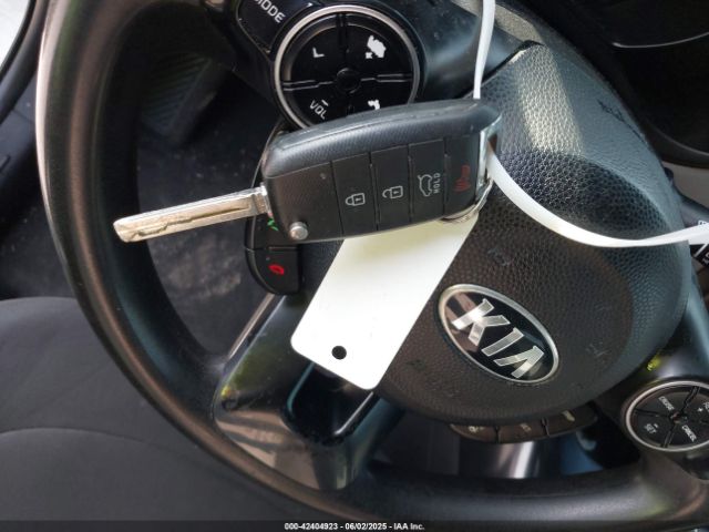 KNDJN2A2XE7012821 KIA Soul