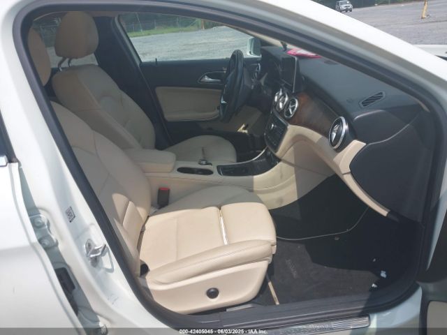 2017 MERCEDES-BENZ GLA 250 WDCTG4GB2HJ291981 Photo 4