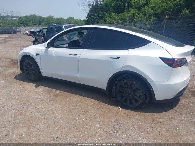 Tesla Model Y 2022 7SAYGDEE2NF385597 Image 3