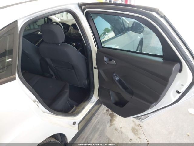 1FADP3F20HL268649 Ford FOCUS SE
