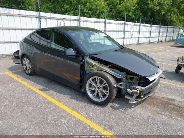 2024 TESLA MODEL Y 7SAYGDED3RF034775 Photo 0