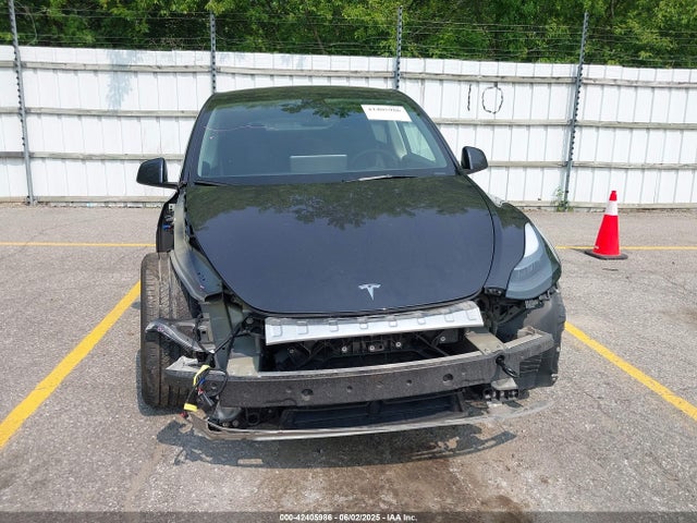 Tesla Model Y 2024 7SAYGDED3RF034775 Image 13
