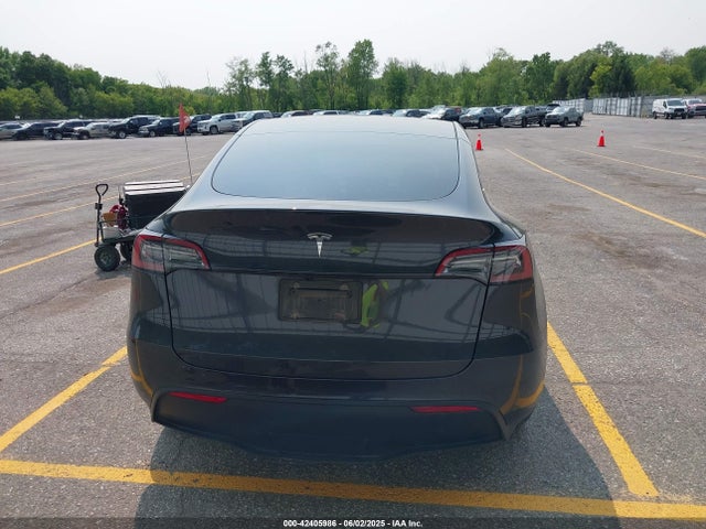 Tesla Model Y 2024 7SAYGDED3RF034775 Image 17