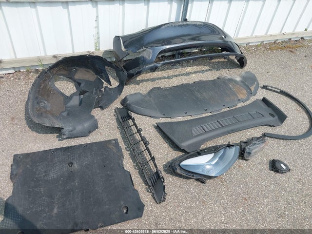 Tesla Model Y 2024 7SAYGDED3RF034775 Image 12
