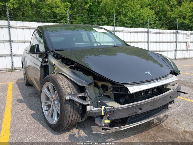 Tesla Model Y 2024 7SAYGDED3RF034775 Image 20