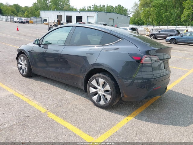 2024 TESLA MODEL Y 7SAYGDED3RF034775 Photo 2