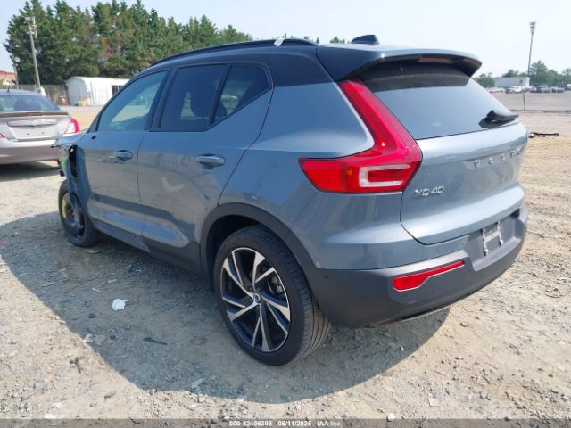 2022 VOLVO XC40 YV4162UM0N2690451 Photo 2
