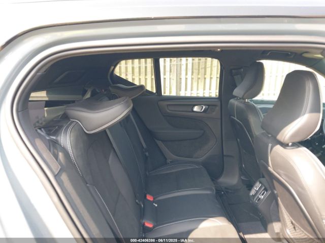 2022 VOLVO XC40 YV4162UM0N2690451 Photo 7