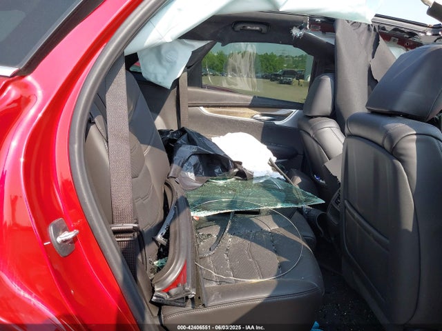 1GYKNFRS5NZ104675 Cadillac lgx
