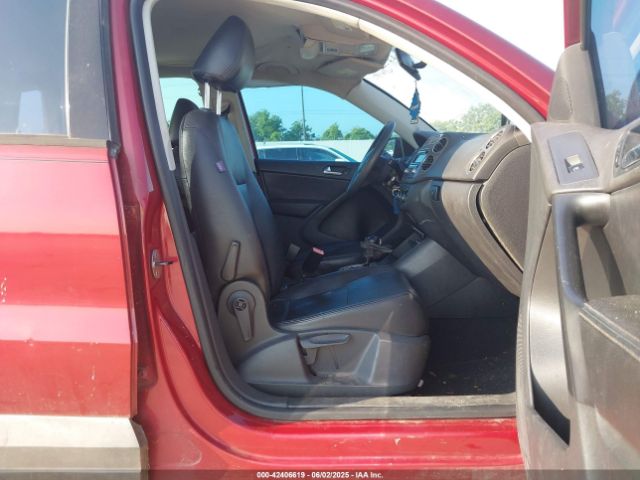 2011 VOLKSWAGEN TIGUAN WVGAV7AX4BW001402 Photo 4
