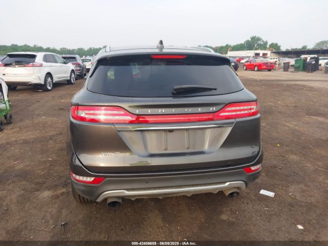 5LMCJ1C9XKUL48497 Lincoln Mkc Standard
