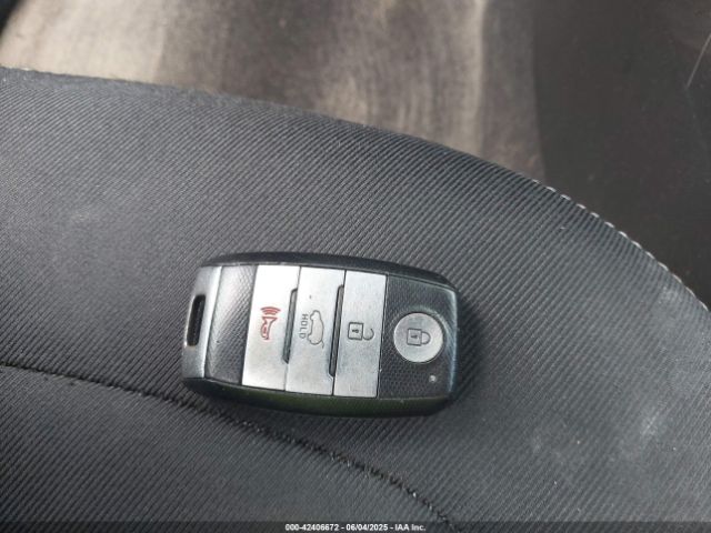 KNDJP3A55J7590815 KIA g