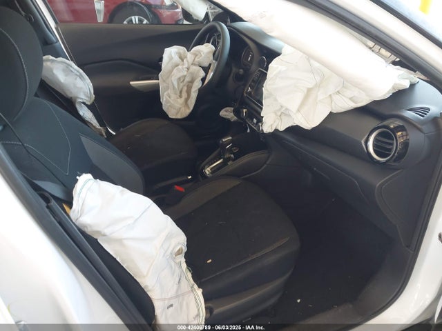 3N1CP5CU8JL524055 Nissan KICKS SV