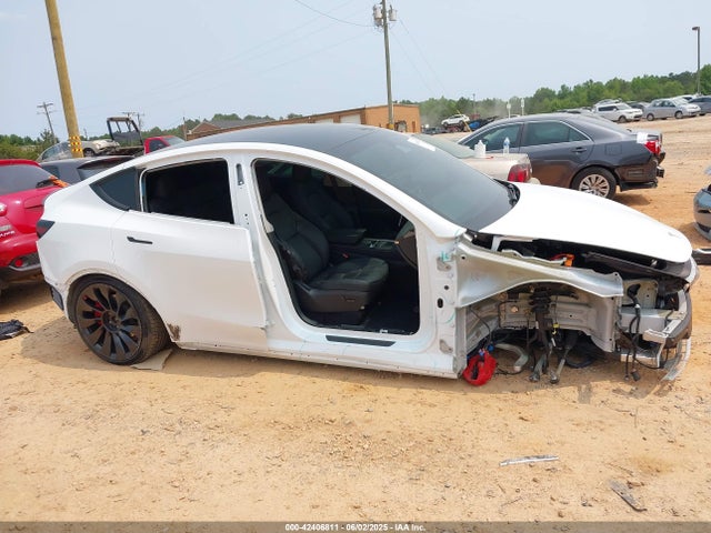 7SAYGDEF3PF800681 Tesla Model Y