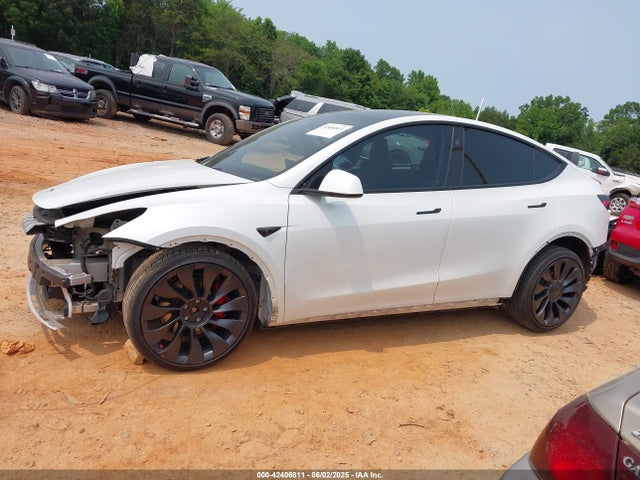 7SAYGDEF3PF800681 Tesla Model Y