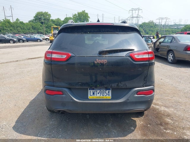 1C4PJLCB8HW514195 Jeep 2017